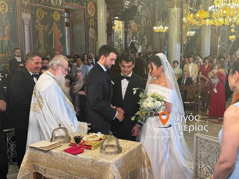 Πύρρος Δήμας | Ο γιος του, Βίκτωρ παντρεύτηκε στο Λιτόχωρο Πιερίας - Με κόκκινο φόρεμα η Αφροδίτη Σκαφίδα