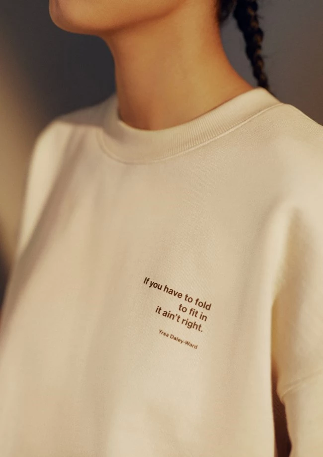 Η H&M συνεργάζεται με την ποιήτρια Yrsa Daley-Ward για μία loungewear συλλογή αφιερωμένη στην αυτοεκτίμηση