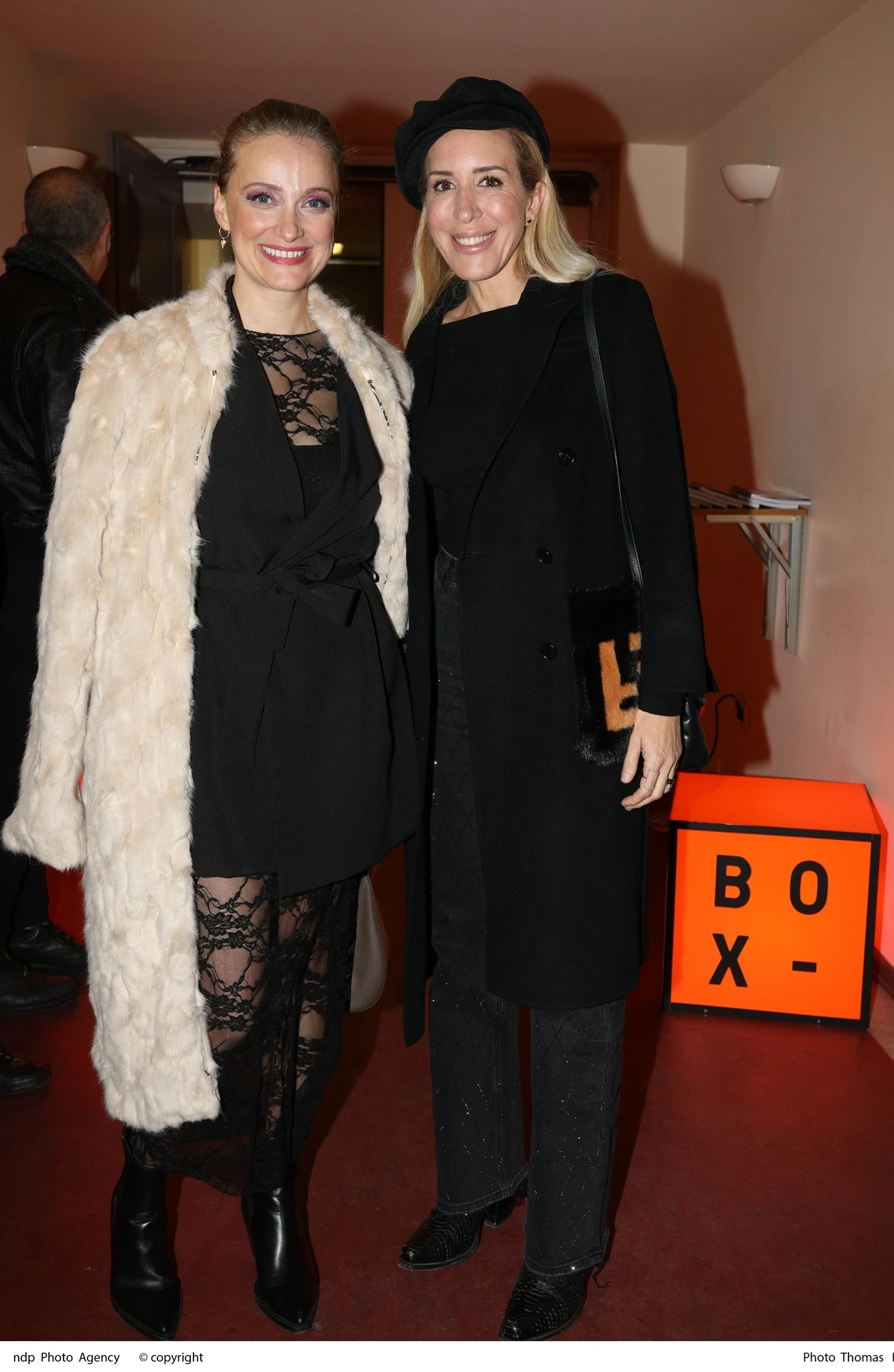 Η Λένα Δροσάκη στη Μαδρίτη | Με εκκεντρικό μίνι λευκό φόρεμα