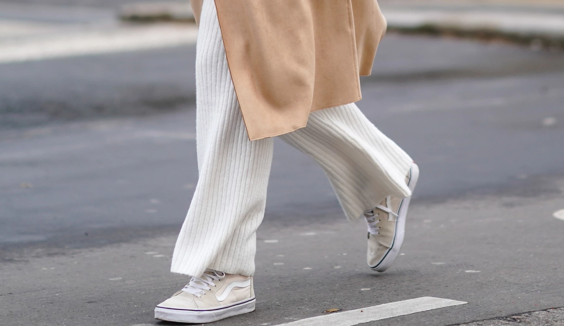 Tα Vans με πέρλες που θέλουμε να φοράμε όλη μέρα στις γιορτές