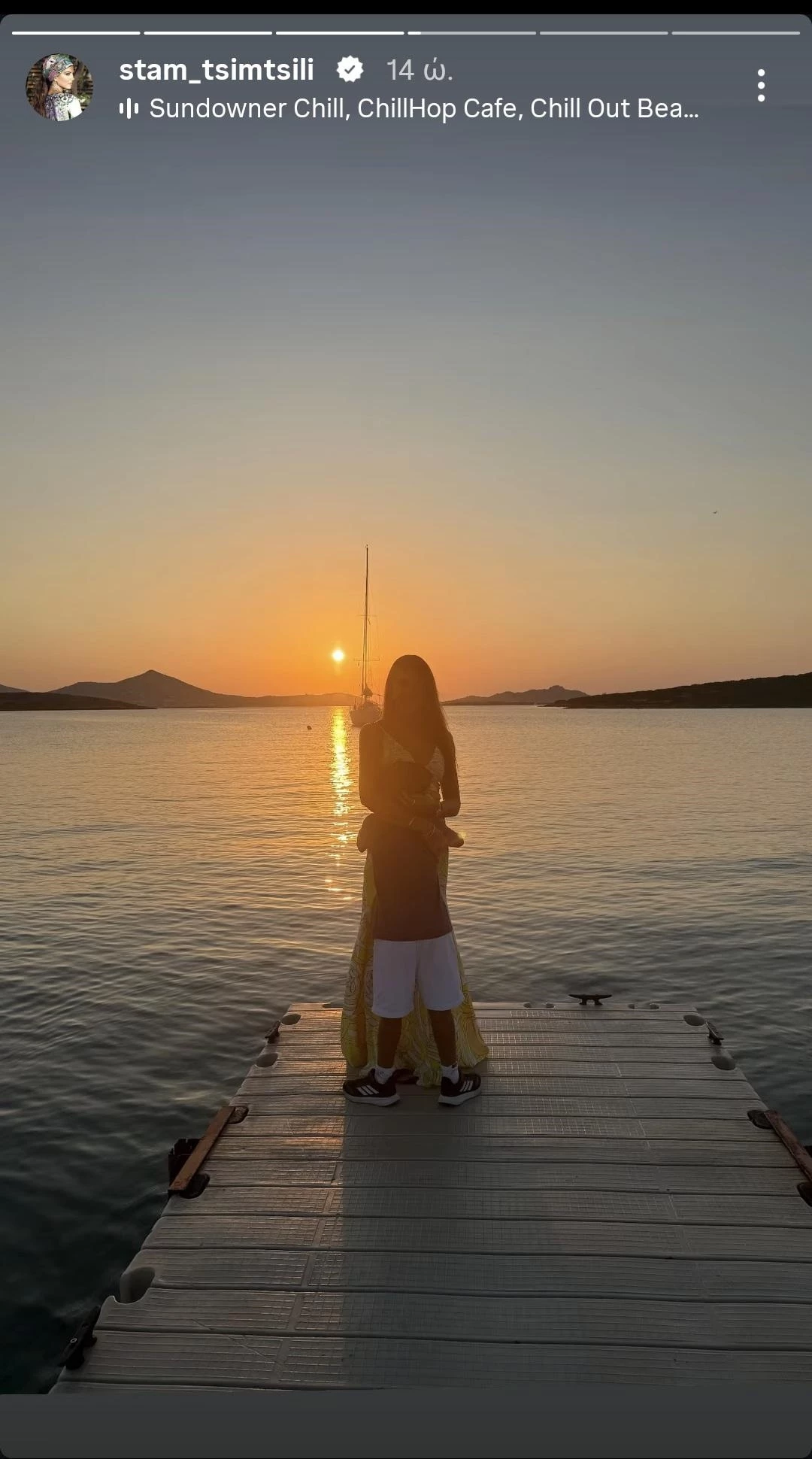 Η Σταματίνα Τσιμτσιλή στην Πάρο με τον γιο της