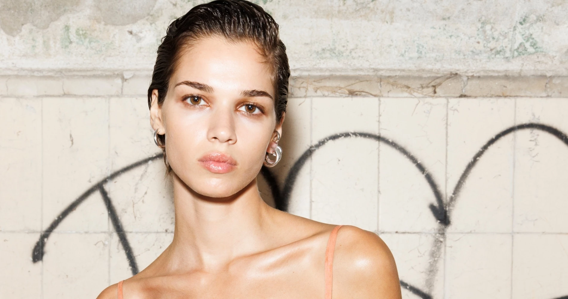 3 καφέ mascaras που αγαπώ και κοστίζουν κάτω από 10 ευρώ