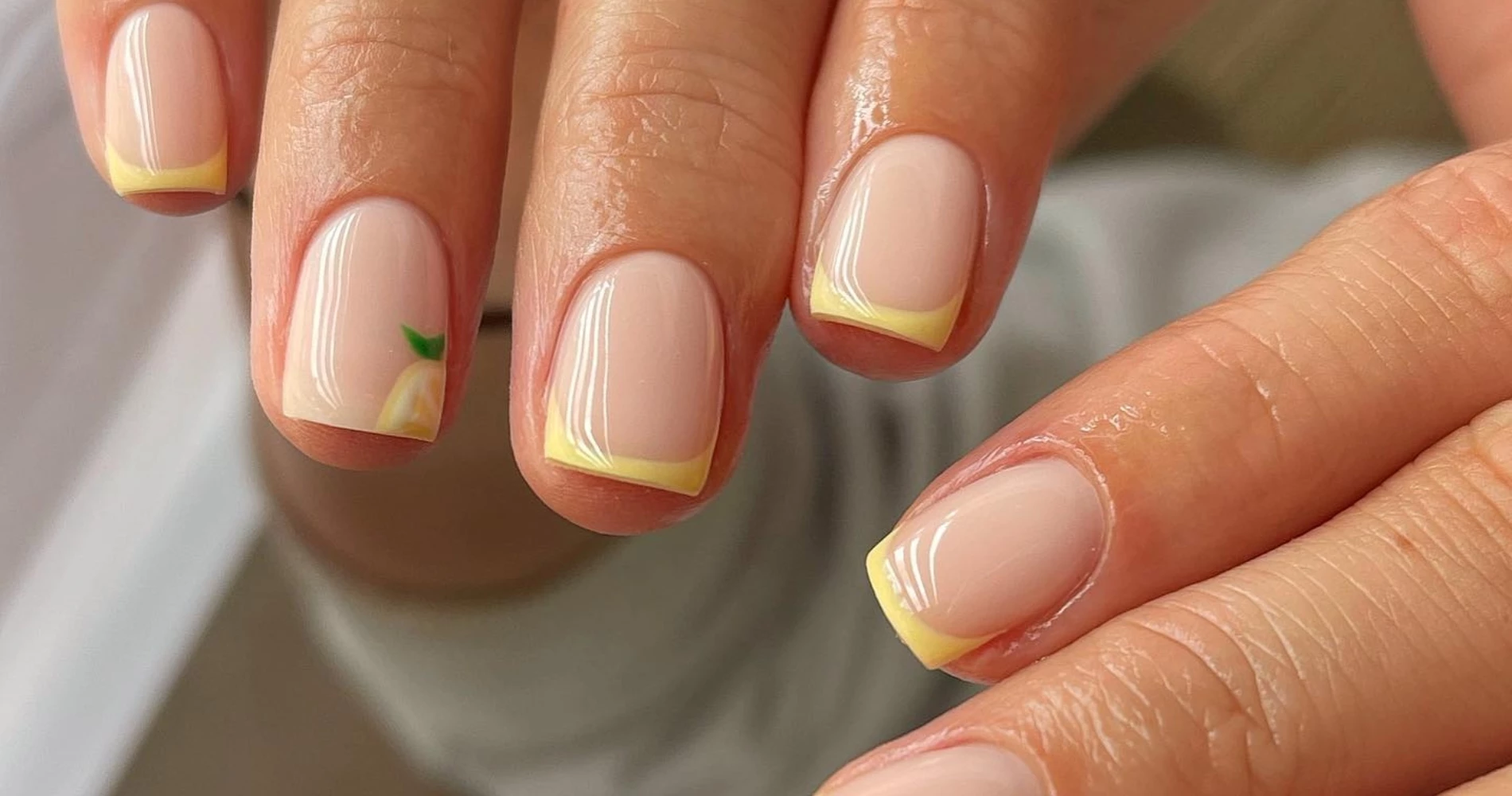 Lemon Nail Trend | 5 nail art ιδέες για μανικιούρ που θυμίζει σισιλιάνικο λεμόνι
