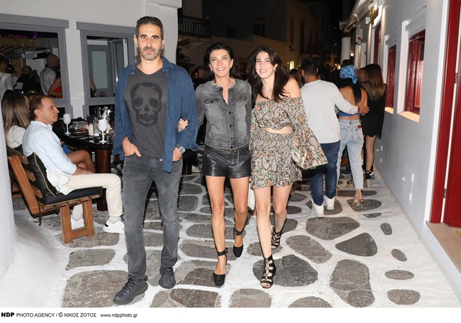 Μαρίνα Βερνίκου - Μίλτος Καμπουρίδης | Η βραδινή έξοδος στη Μύκονο με την κούκλα κόρη τους, Ντεμίλια