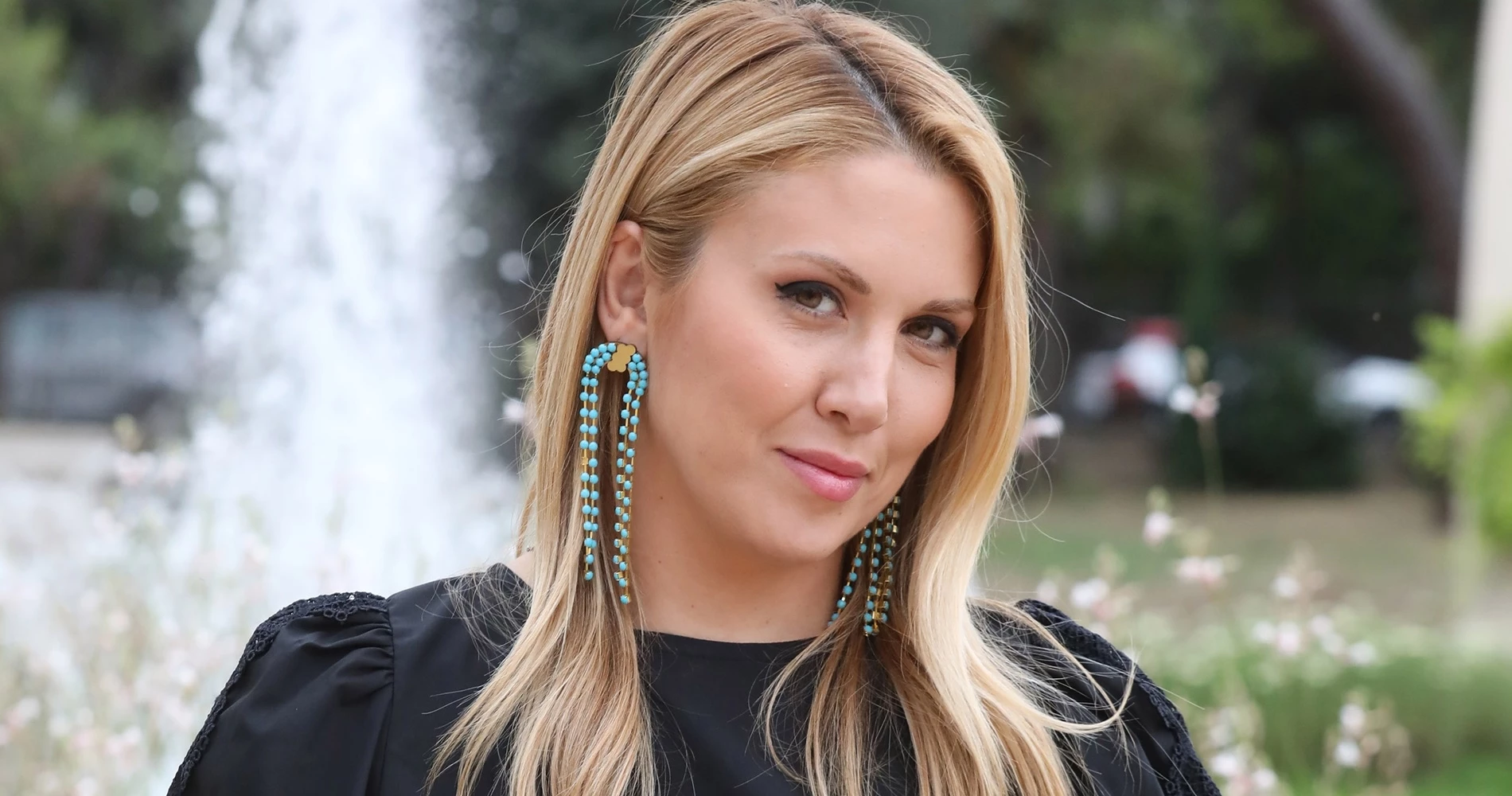 Η Φωτεινή Πετρογιάννη με το λινό φόρεμα από τη Zara που αξίζει να αγοράσεις στις εκπτώσεις