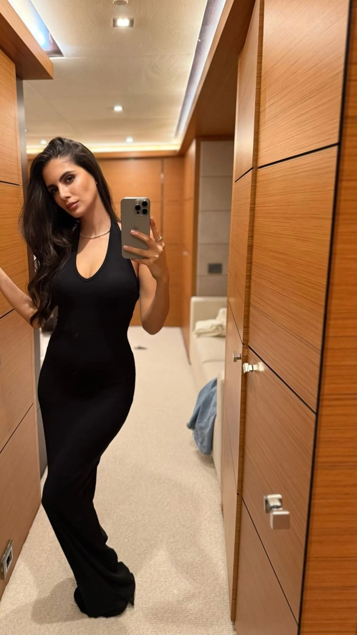 Η Αλεξάνδρα Νίκα με το διαχρονικό φόρεμα που αναδεικνύει τέλεια τις καμπύλες