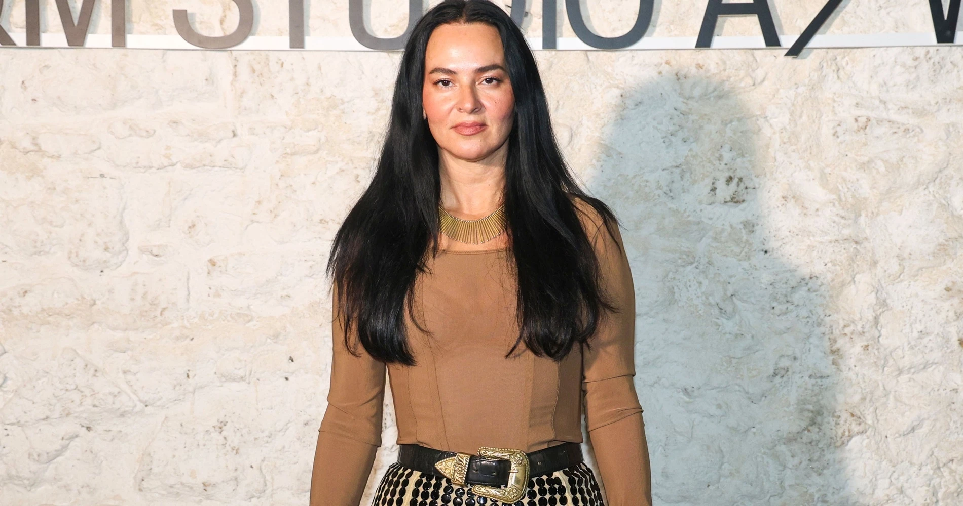 Η Ζενεβιέβ Μαζαρί με το look που θα αντιγράψουμε σίγουρα μέσα στη σεζόν