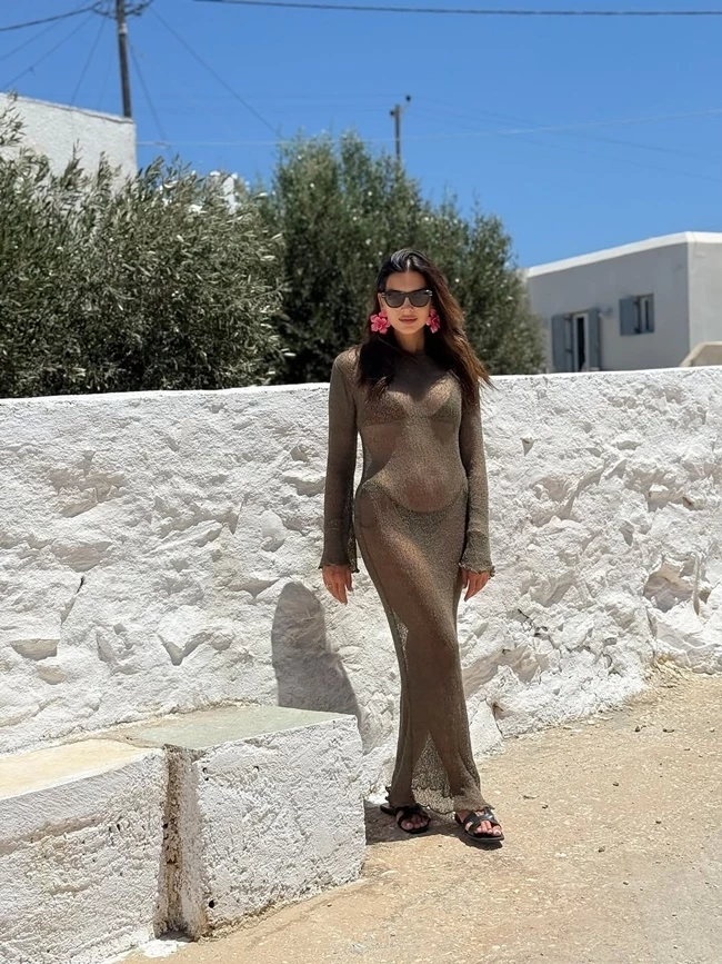 Σταματίνα Τσιμτσιλή | Με τέλειο beach look στην Πάρο - Τα Zara σκουλαρίκια που θα βρεις σε έκπτωση