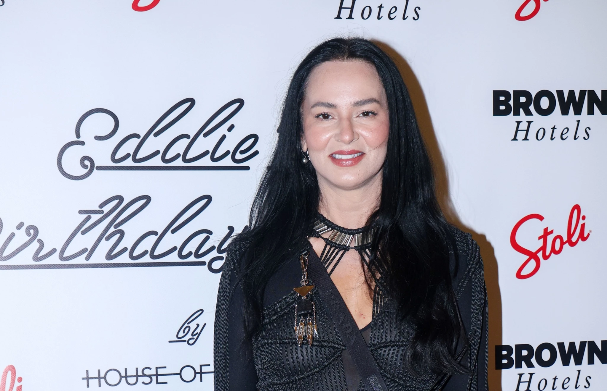 Ζενεβιέβ Μαζαρί | Με total black σύνολο στα γενέθλια του συνεργάτη της στο GNTM, Έντι Γαβριηλίδη