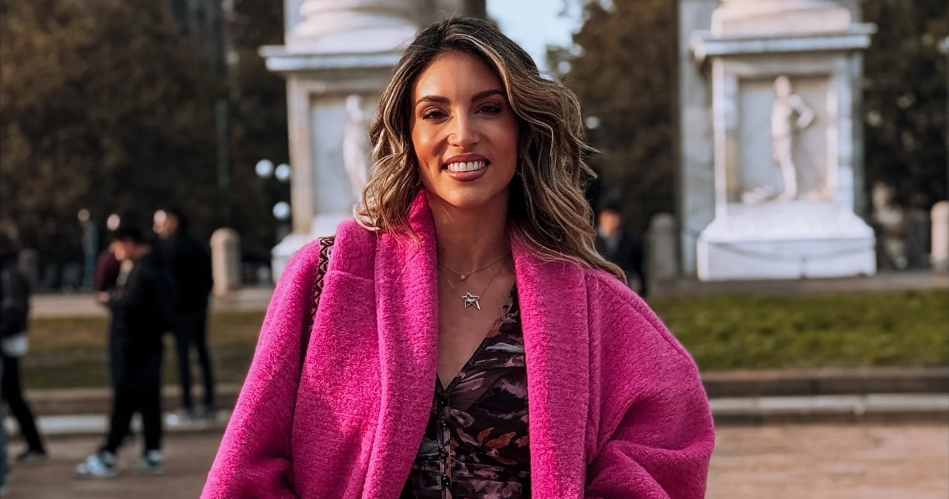 Η Αθηνά Οικονομάκου προτείνει τι να φορέσεις στα χριστουγεννιάτικα parties