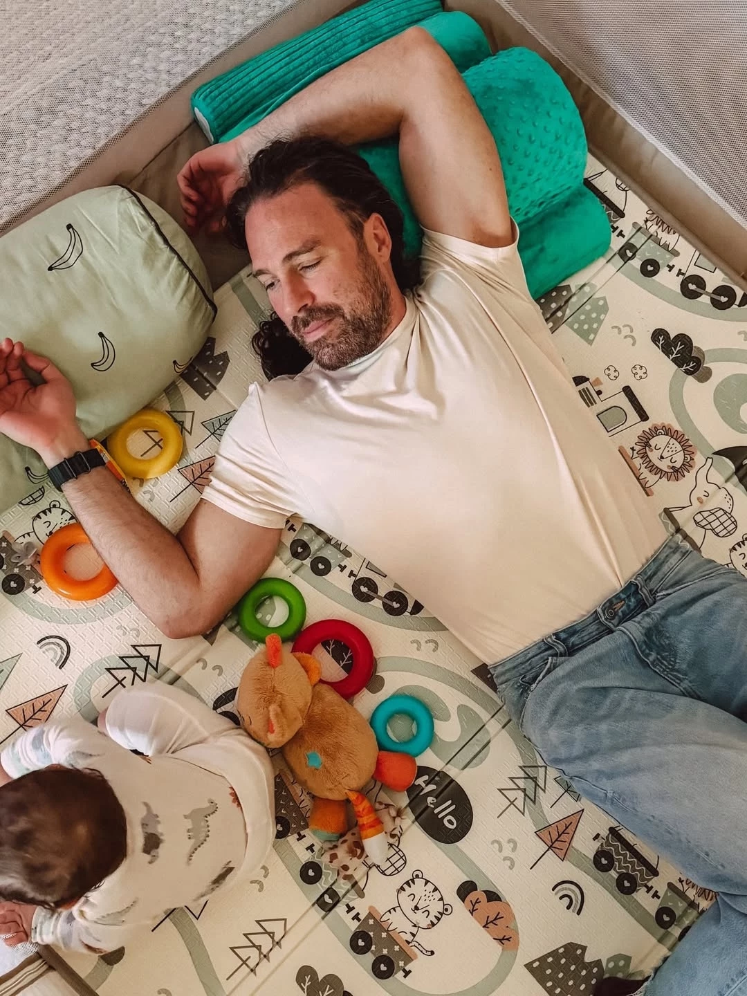 Μια ματιά στο σπίτι της Ευρυδίκης Βαλαβάνη | Το boho μπαλκόνι και η minimal κουζίνα της