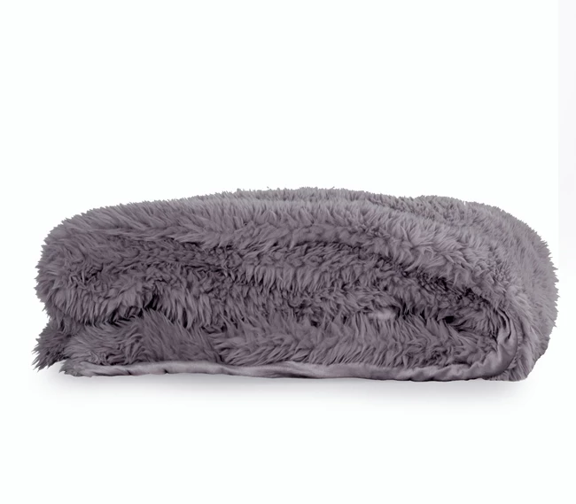 5 cozy κουβέρτες για τέλειο χουχούλιασμα στον καναπέ