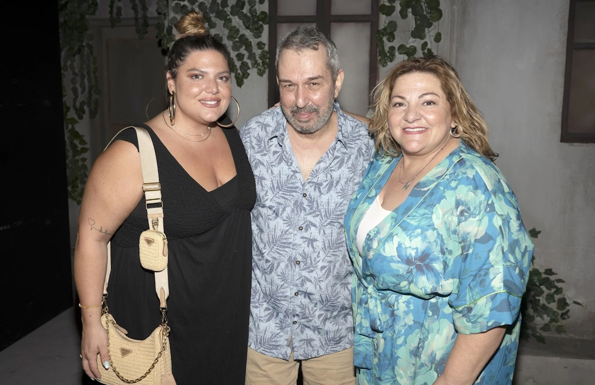 Δανάη Μπάρκα | Το ξέφρενο πάρτυ έκπληξη από τα αγαπημένα της πρόσωπα με αφορμή τα γενέθλιά της