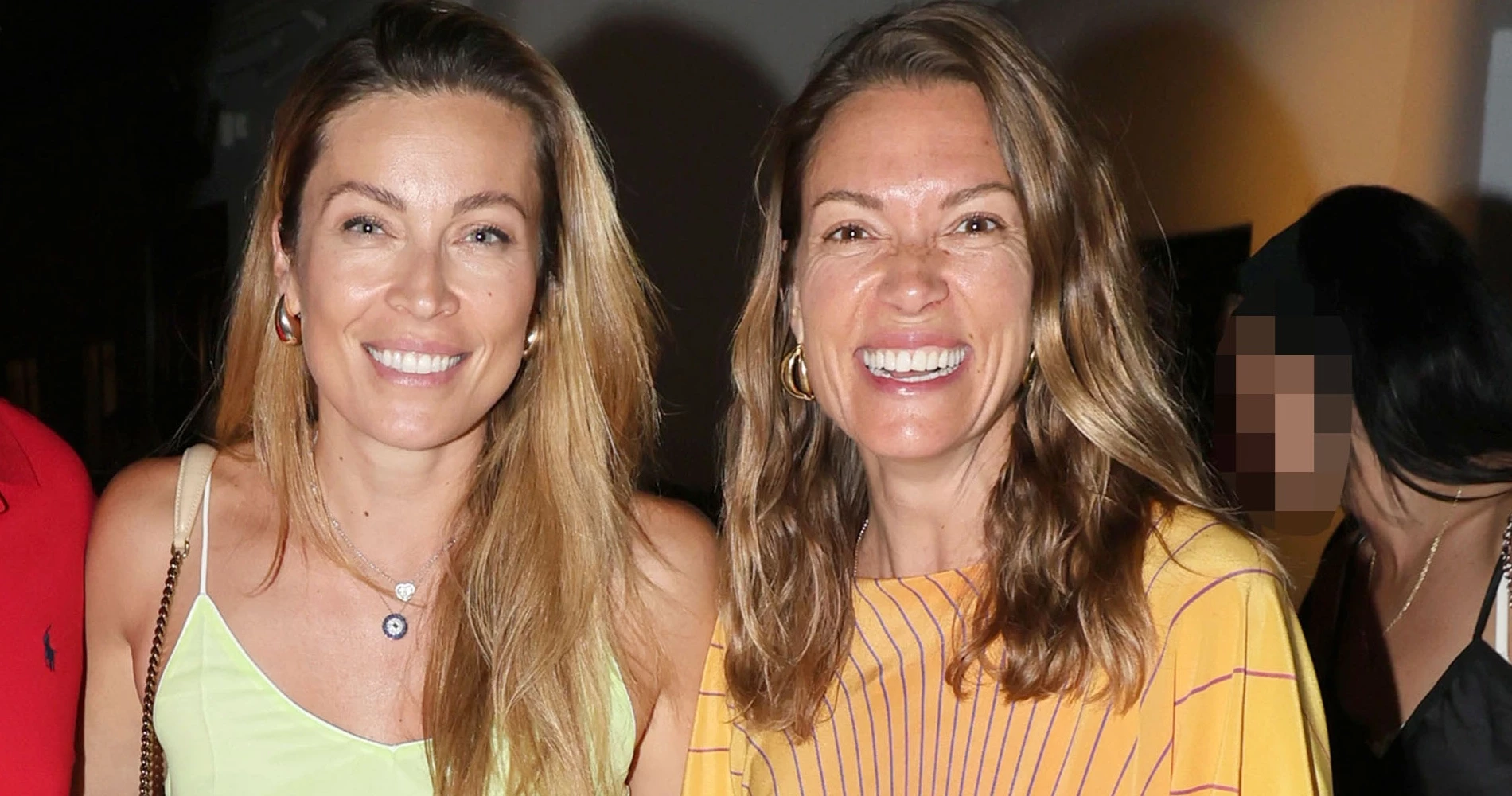 Μπιάνκα Κρασσά & Μάργκω Πατίτσα στο Λονδίνο | Πόσο μοιάζουν τα δύο κορίτσια