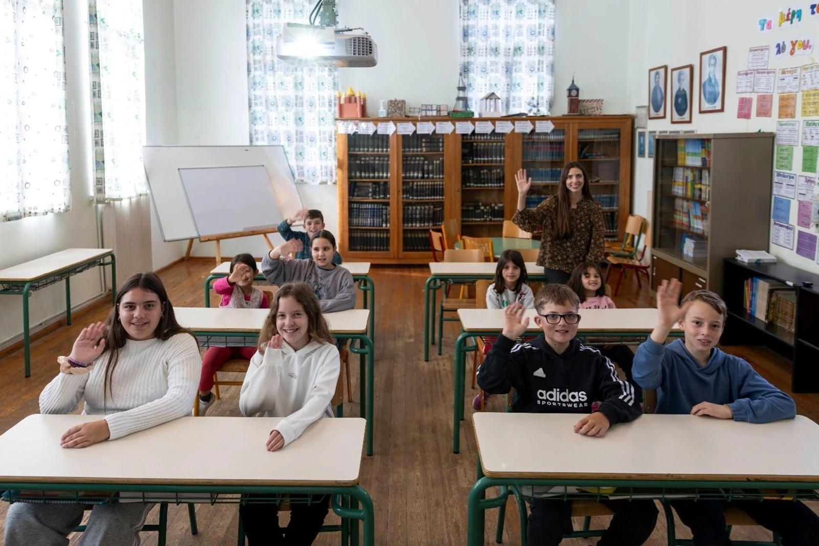 COSMOTE TELEKOM | Nέα εποχή συνδεσιμότητας σε όλα τα δυσπρόσιτα σχολεία της χώρας με δωρεάν γρήγορο ίντερνετ