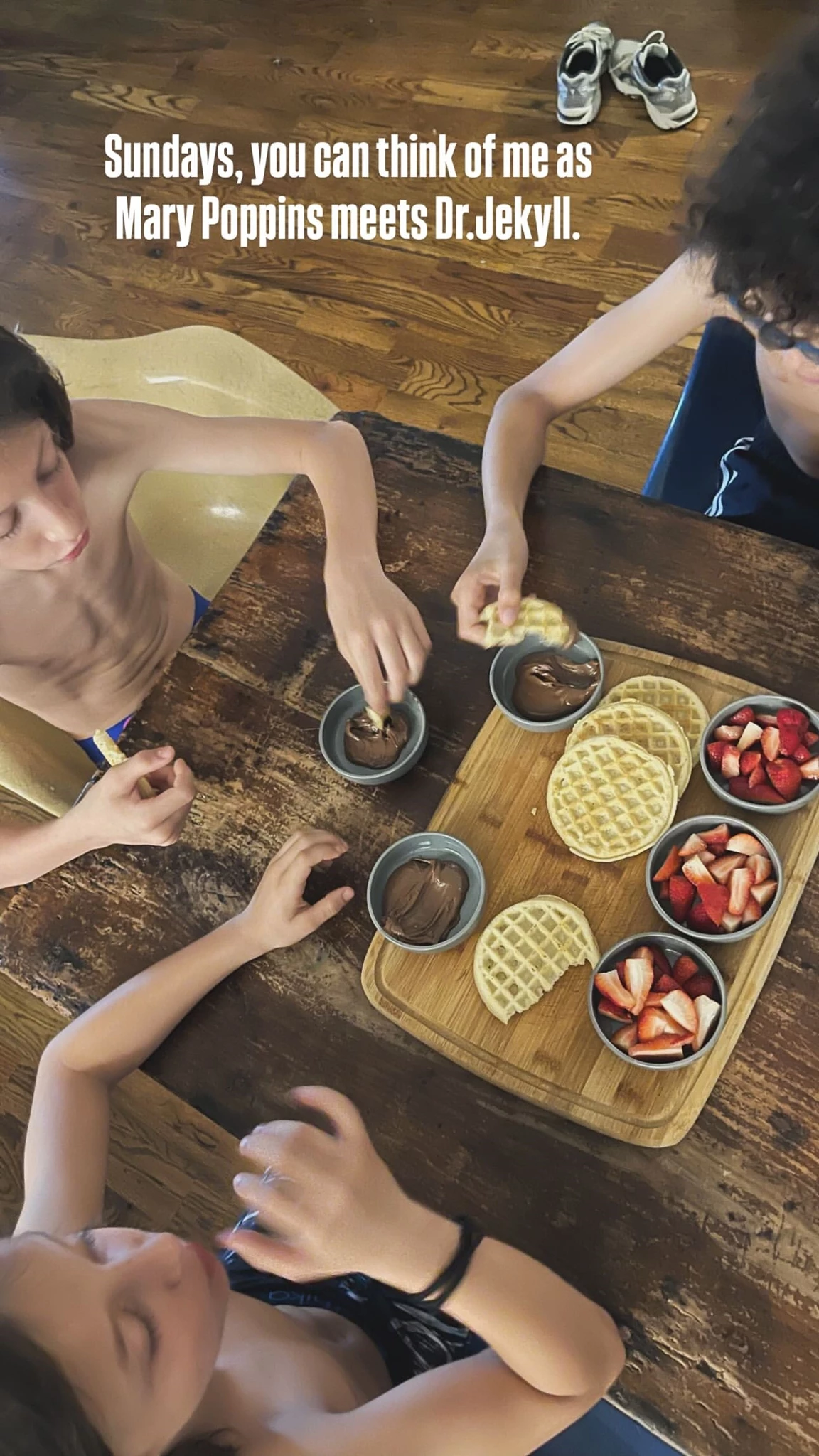 Στην κουζίνα η Σοφία Καρβέλα | Το λαχταριστό brunch που ετοίμασε για τους γιους της