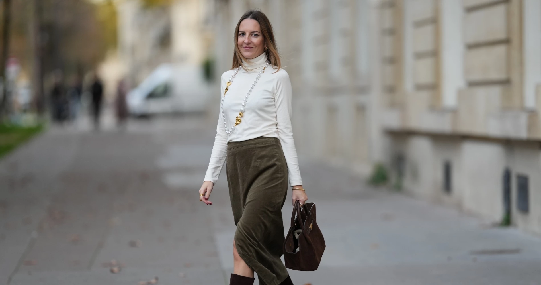 Η βελούδινη φούστα με δαντέλα από τη Marks and Spencer που θα φορέσεις σίγουρα τα Χριστούγεννα