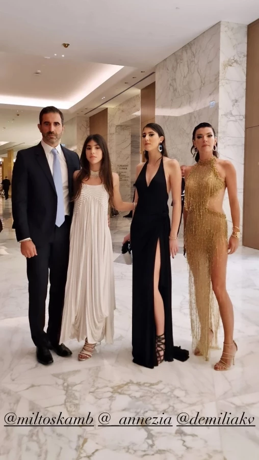 Αννέζια και Ντεμήλια Καμπουρίδη | H Mαρίνα Βερνίκου με τις κόρες της στη συναυλία της Beyoncé στο Ντουμπάι