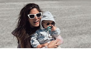 Μαίρη Συνατσάκη | Το τρυφερό στιγμιότυπο με την Ολίβια Στρατή αγκαλιά με τις φίλες της - εικόνα 3