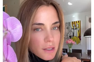 Στο καμαρίνι της Σίσσυς Χρηστίδου | Ο τέλειος γκρι καναπές από την IKEA που είναι ιδανικός για μικρό δωμάτιο