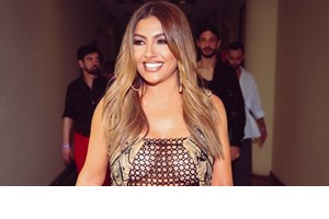 Η Έλενα Παπαρίζου ποζάρει με μαγιό και φέρνει πίσω το καλοκαίρι - εικόνα 2