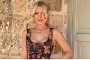 Η Κατερίνα Καινούργιου στην Πάρο με τον "άσσο" του Ολυμπιακού, Εβάν Φουρνιέ - εικόνα 5