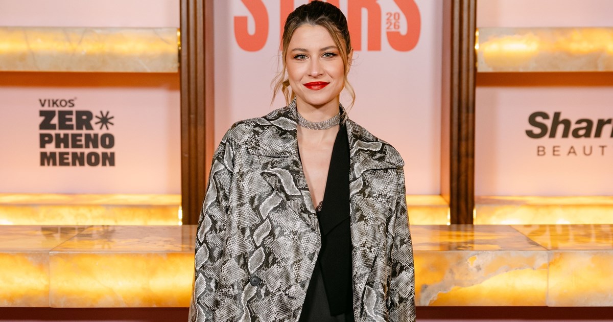 To μαύρο φόρεμα με ethnic επιρροές που έκλεψε τις εντυπώσεις στα Beauty Stars 2026