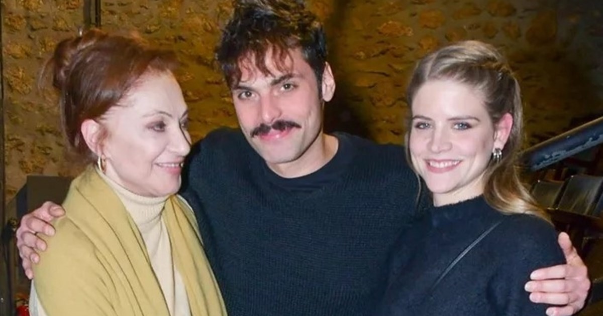 Επιστροφή στα θρανία για την Έλλη Παπαγεωργίου | Η κόρη της Δανάης Μιχαλάκη στον δρόμο για το σχολείο αγκαλιά με τον μπαμπά της - εικόνα 3