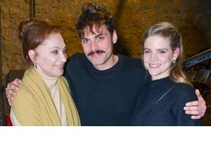 Επιστροφή στα θρανία για την Έλλη Παπαγεωργίου | Η κόρη της Δανάης Μιχαλάκη στον δρόμο για το σχολείο αγκαλιά με τον μπαμπά της - εικόνα 3