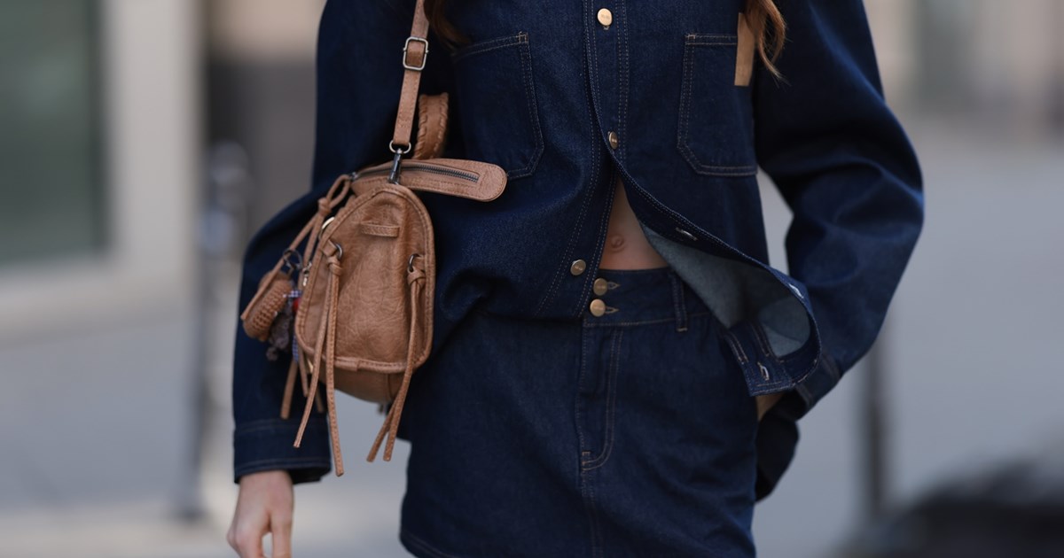 Βρήκαμε στη Regalinas τη denim φούστα που θα απογειώσει τα office looks σου