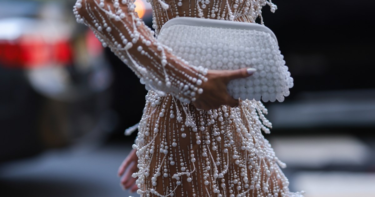 H Δανάη Μπάρκα με milky white nails | Το κομψό μανικιούρ της σεζόν - εικόνα 2