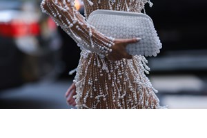 H Δανάη Μπάρκα με milky white nails | Το κομψό μανικιούρ της σεζόν - εικόνα 2