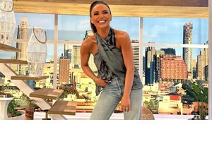 Η Σταματίνα Τσιμτσιλή με το Zara denim παντελόνι που θα κάνεις δικό σου τώρα στις εκπτώσεις - εικόνα 4
