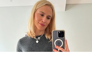 Ανανεωμένη η Νάντια Μπουλέ με το κούρεμα που δίνει όγκο στα λεπτά μαλλιά - εικόνα 3