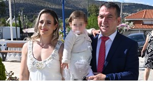 Η κόρη του Πύρρου Δήμα και της Αφροδίτης Σκαφίδα είναι ό,τι πιο cute θα δεις σήμερα | Η ανάρτηση της μαμάς της από την παραλία