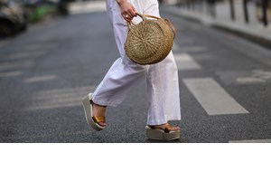 Η Ελένη Βουλγαράκη με τα ψηλοτάκουνα mules που πρέπει να έχουμε όλες στη συλλογή μας