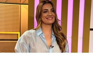 Η Ζέτα Μακρυπούλια με το ελαστικό τοπ από τη Zara που θα βρεις τώρα σε έκπτωση