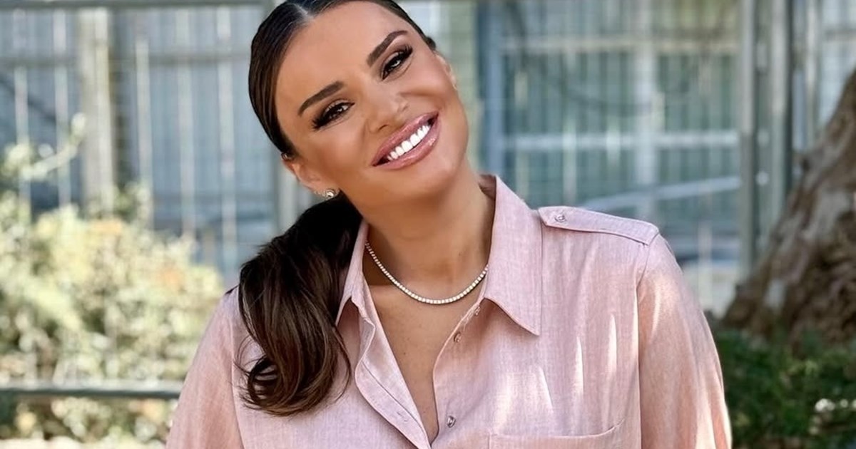 Ελένη Τσολάκη | Η βραδινή έξοδος σε φημισμένο εστιατόριο με θαλασσινές γεύσεις λίγο πριν την πρεμιέρα της - εικόνα 2