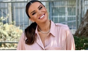 Ελένη Τσολάκη | Η βραδινή έξοδος σε φημισμένο εστιατόριο με θαλασσινές γεύσεις λίγο πριν την πρεμιέρα της - εικόνα 2