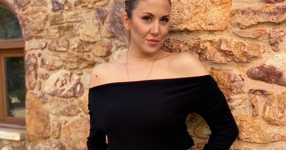 "Σε ρυθμούς Bad Bunny και ο μπέμπης" | Η Φωτεινή Πετρογιάννη απαθανατίζει τον γιο της να χορεύει στην αγκαλιά του μπαμπά του - εικόνα 2