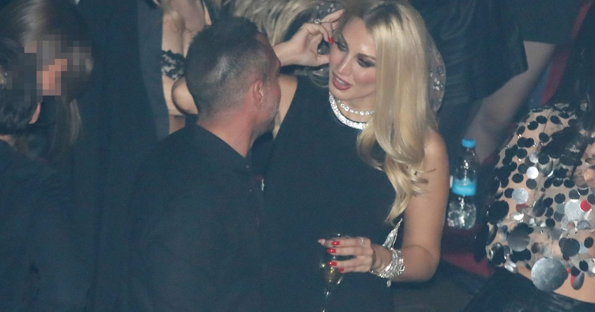 Μικρός κύριος ο Βλάσσης Σταθοκωστόπουλος | Με υπέροχο παιδικό κοστούμι στην έξοδο με την Κωνσταντίνα Σπυροπούλου - εικόνα 4