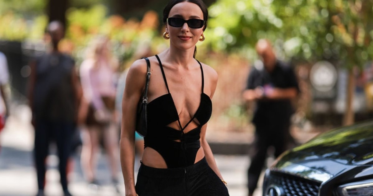 Συνεχίζεις pilates το καλοκαίρι; Αυτή η ολόσωμη φόρμα από την Oysho σε butter yellow χρώμα είναι ό,τι χρειάζεσαι