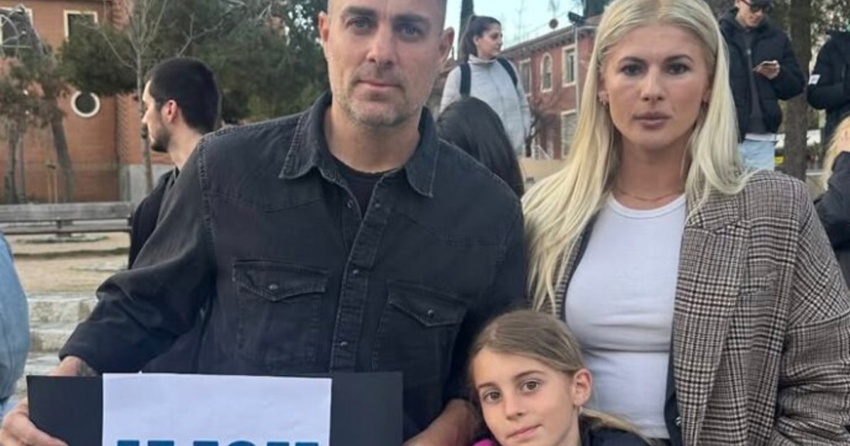 Μαλένα Χανταμπάκη | Με τον μπαμπά της και τη σάκα της στην πλάτη στην πρώτη της μέρα στο σχολείο στην Ισπανία - εικόνα 3