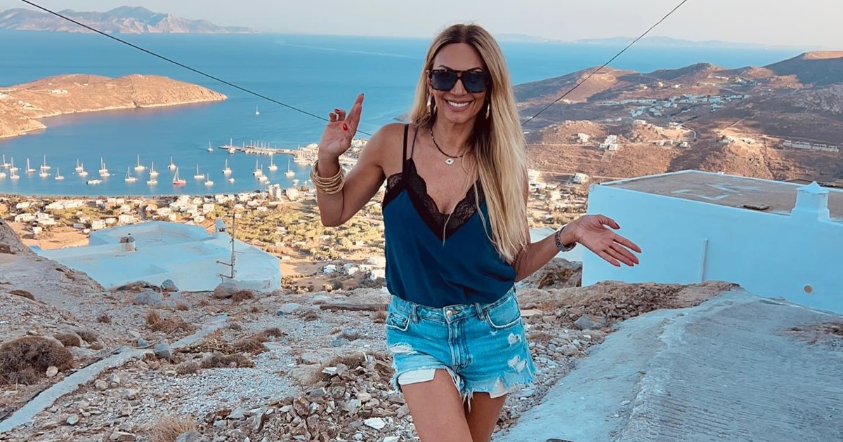 Έλλη Κοκκίνου | Με natural look και το μουσικό της ταίρι σε θεατρική βραδιά - εικόνα 3