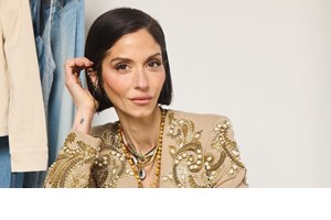 5 τζιν mini φούστες όπως αυτή της Εριέττας Κούρκουλου Λάτση που θα φορέσεις παντού