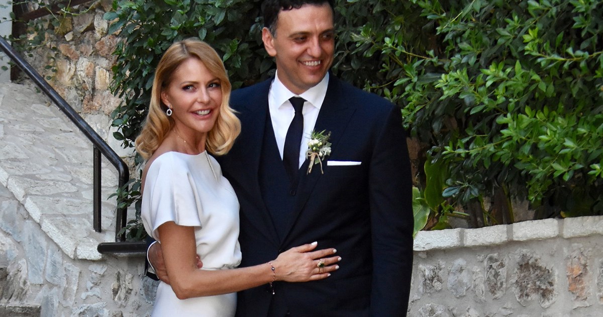 Μελομακάρονα ή κουραμπιέδες; Ο γιος της Τζένης Μπαλατσινού αντιμέτωπος με το αιώνιο χριστουγεννιάτικο δίλημμα στο πιο γλυκό βίντεο