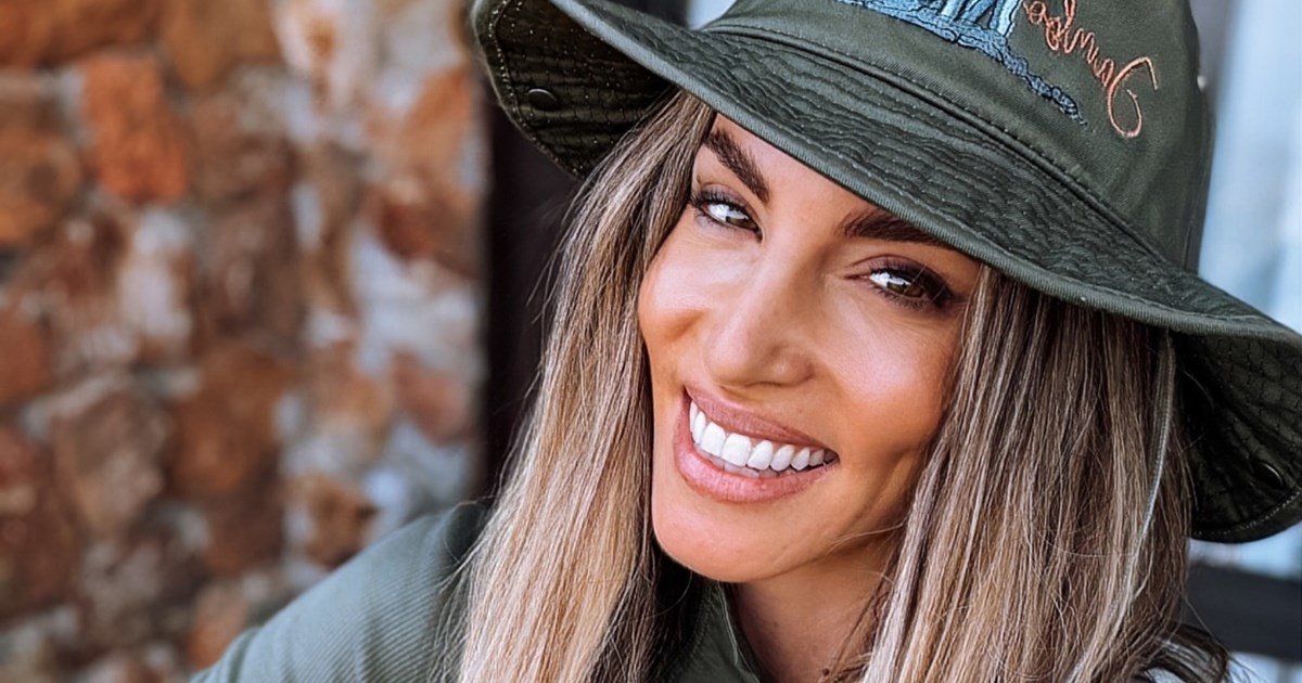 Αθηνά Οικονομάκου | Η επιστροφή στην Ελλάδα και τα παιχνίδια στην πισίνα με τον Μάξιμο και τη Σιέννα - εικόνα 3