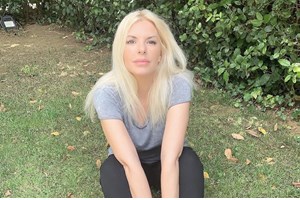 "Αναστατώθηκε" η Αννίτα Πάνια | Το τσιφτετέλι που χόρεψε μπροστά στον Νίκο Καρβέλα - εικόνα 3