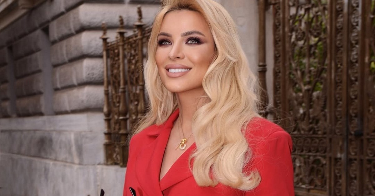 Η εγκυμοσύνη της πάει πολύ | Η Κατερίνα Καινούργιου με maxi μαύρο φόρεμα σε βραδινή έξοδο - εικόνα 4