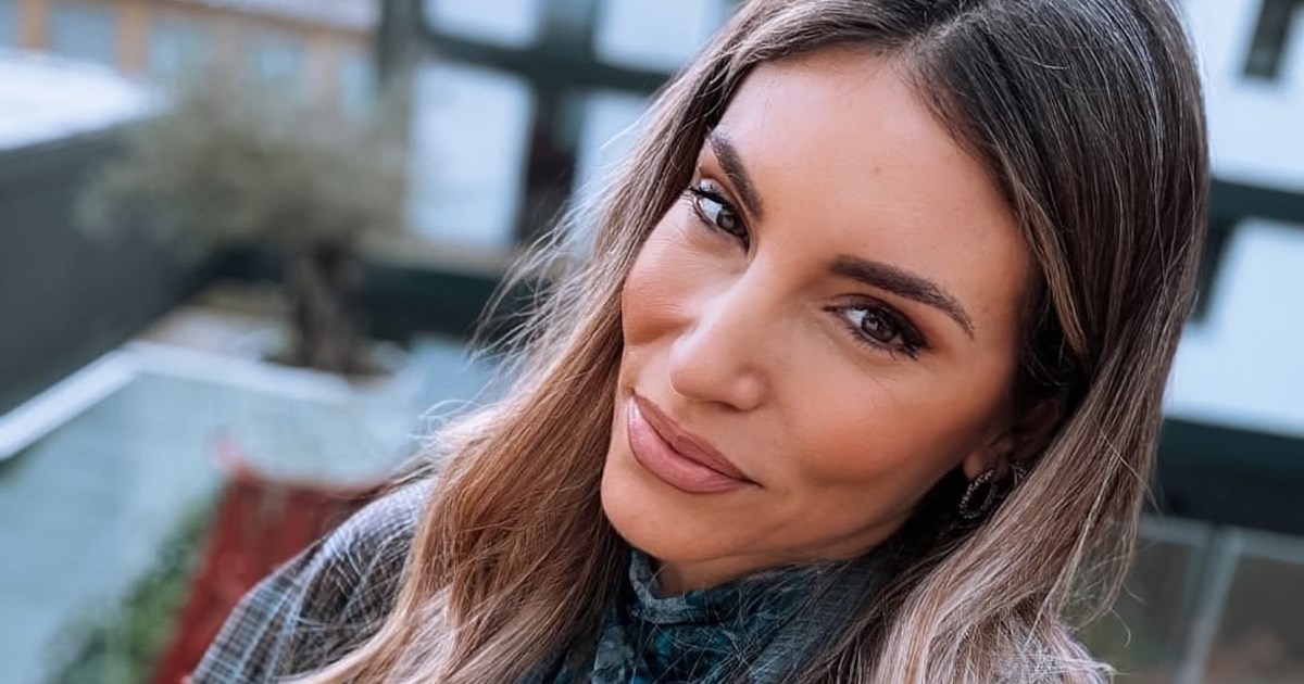 Αθηνά Οικονομάκου | Περιμένοντας το σχολικό με τη Σιέννα Μιχοπούλου - εικόνα 4